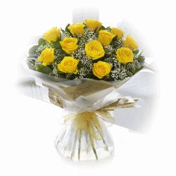 Twelve Yellow Roses Hand-tied bouquet